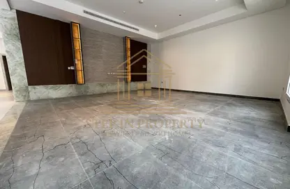 شقة - 7 غرف نوم - 8 حمامات للايجار في الخيصة - الخيصة - أم صلال محمد