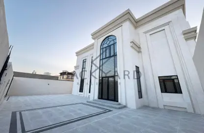 Villa - 3 Bedrooms - 7+ Bathrooms for sale in Onaiza - Doha