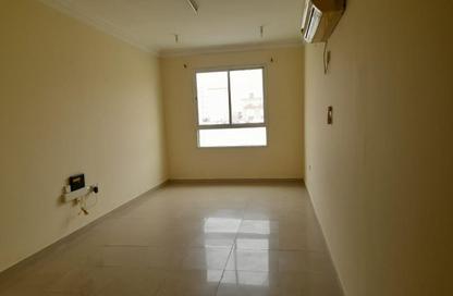 Apartment - 1 Bedroom - 2 Bathrooms for rent in Salaja Street - Doha Al Jadeed - Doha