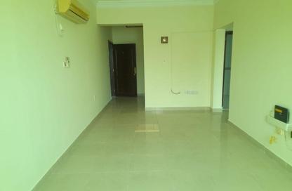 Apartment - 1 Bedroom - 2 Bathrooms for rent in Salaja Street - Doha Al Jadeed - Doha