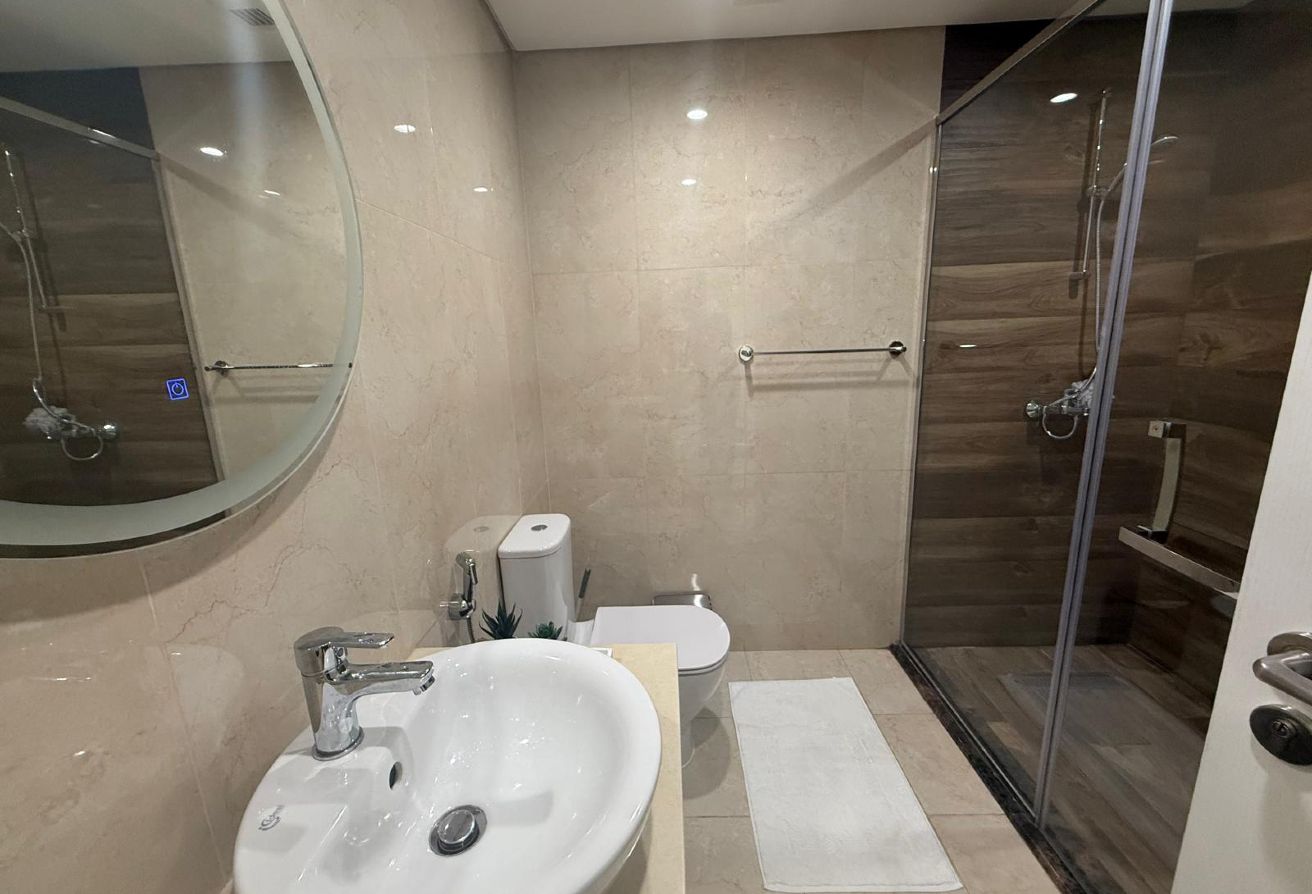 AMAZING 2 BHK FF NEAR TO TRAM IN CRESCENT TOWER thumbnail 5