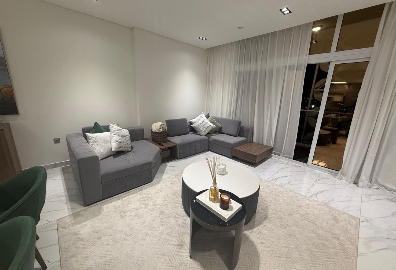 AMAZING 2 BHK FF NEAR TO TRAM IN CRESCENT TOWER