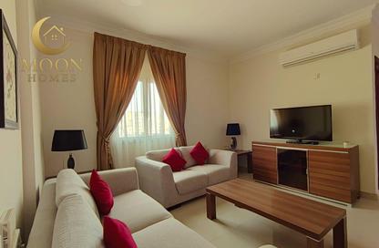 Apartment - 2 Bedrooms - 2 Bathrooms for rent in Umm Ghuwailina 4 - Umm Ghuwailina - Doha