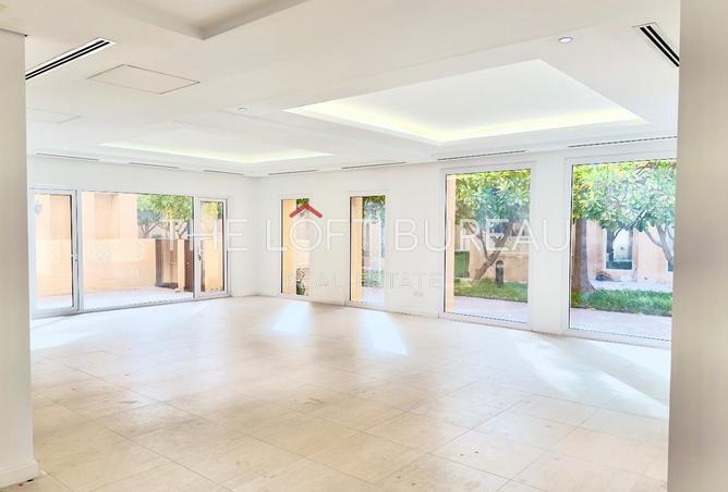 998767 - Property Image 3