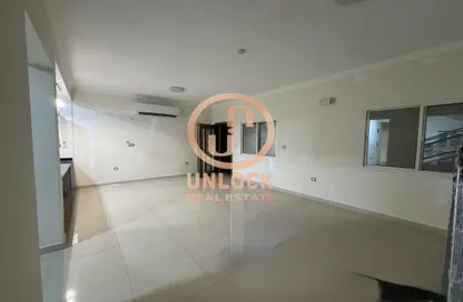 مجمع سكني - 5 غرف نوم - 4 حمامات للايجار في سلاطة الجديدة - سلاطة - الدوحة