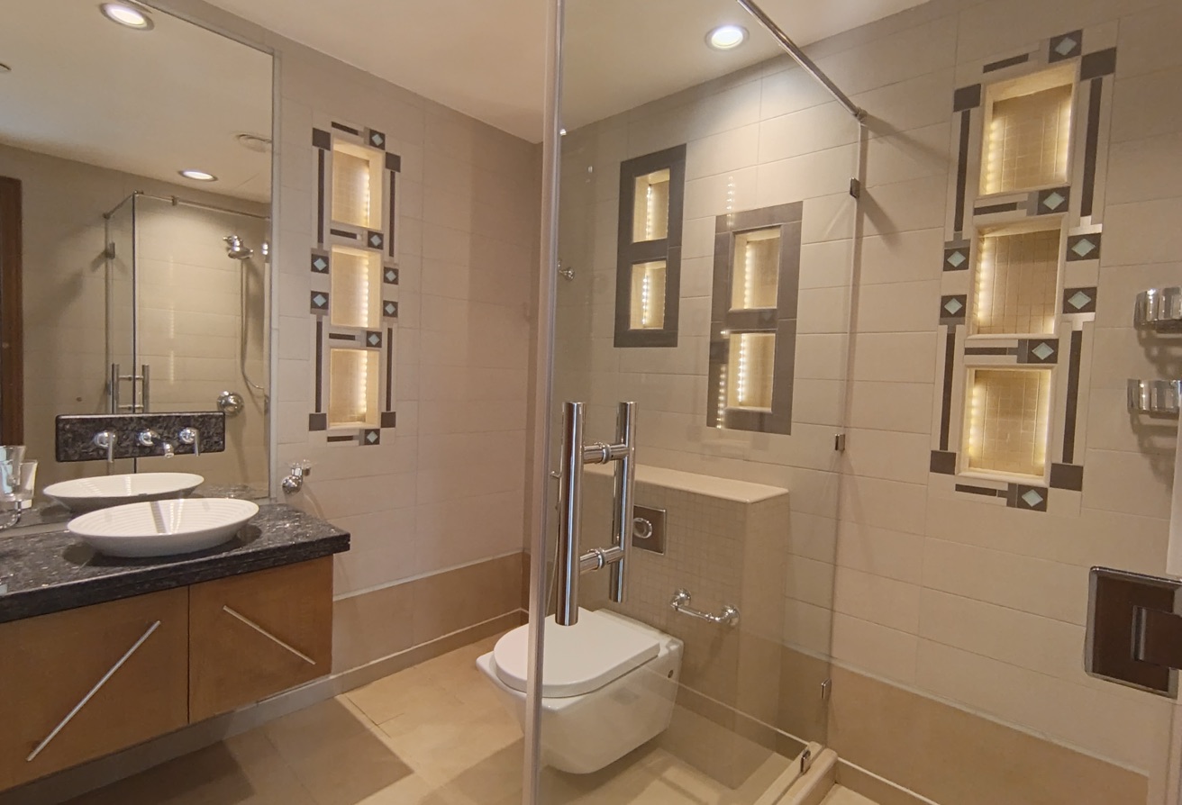 2BHK WITH BILLS LUXURIOUS SEA VIEW FURNISHED thumbnail 13