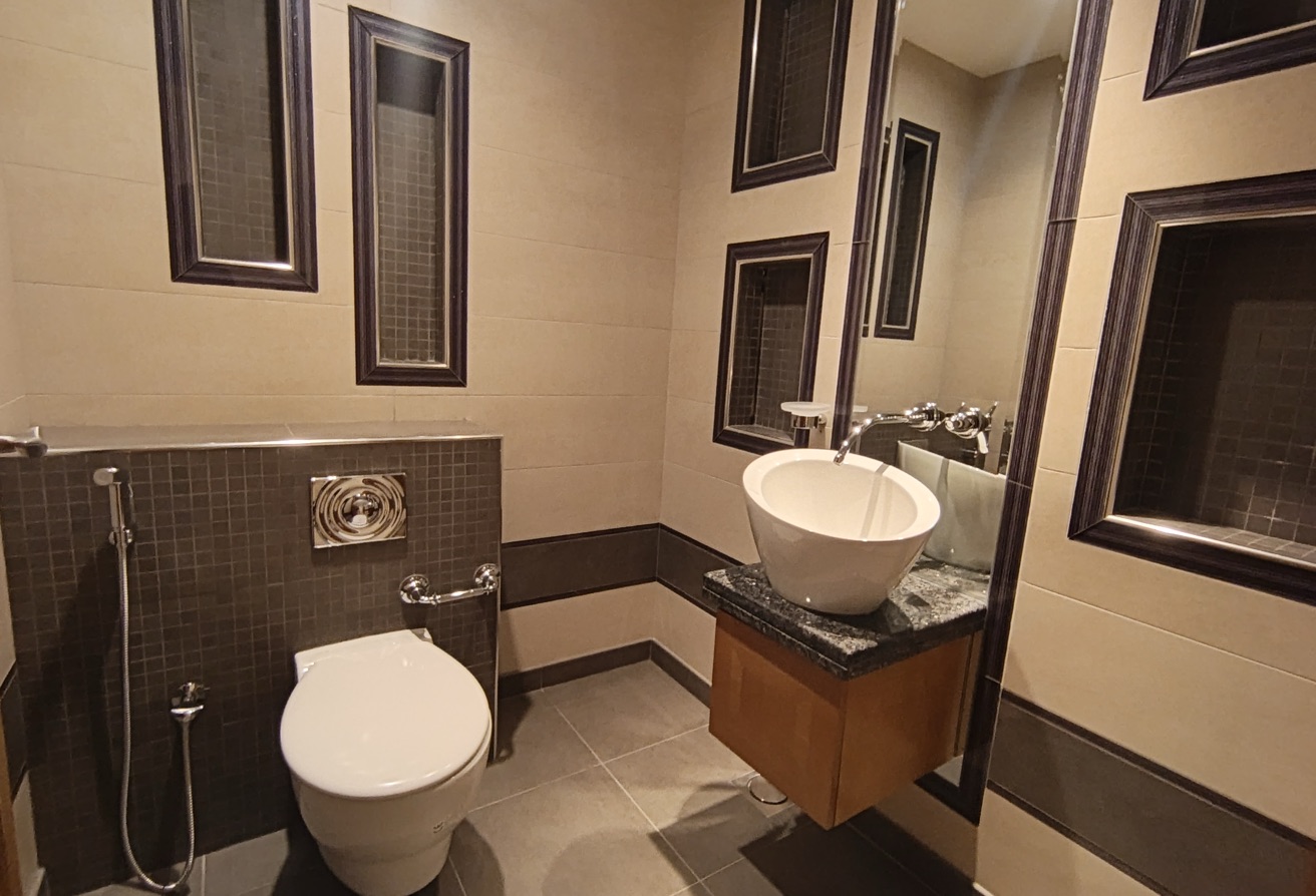 2BHK WITH BILLS LUXURIOUS SEA VIEW FURNISHED thumbnail 16