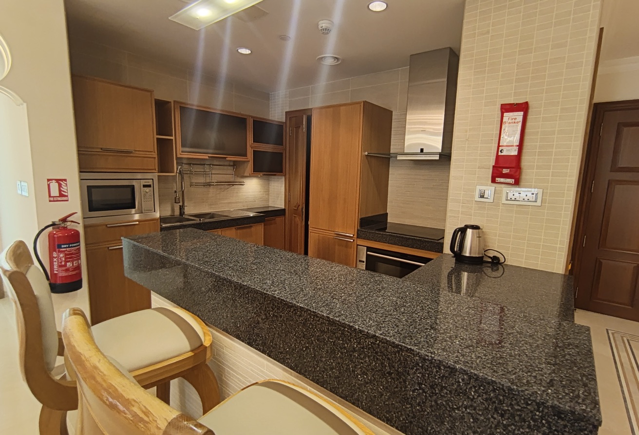 2BHK WITH BILLS LUXURIOUS SEA VIEW FURNISHED thumbnail 10