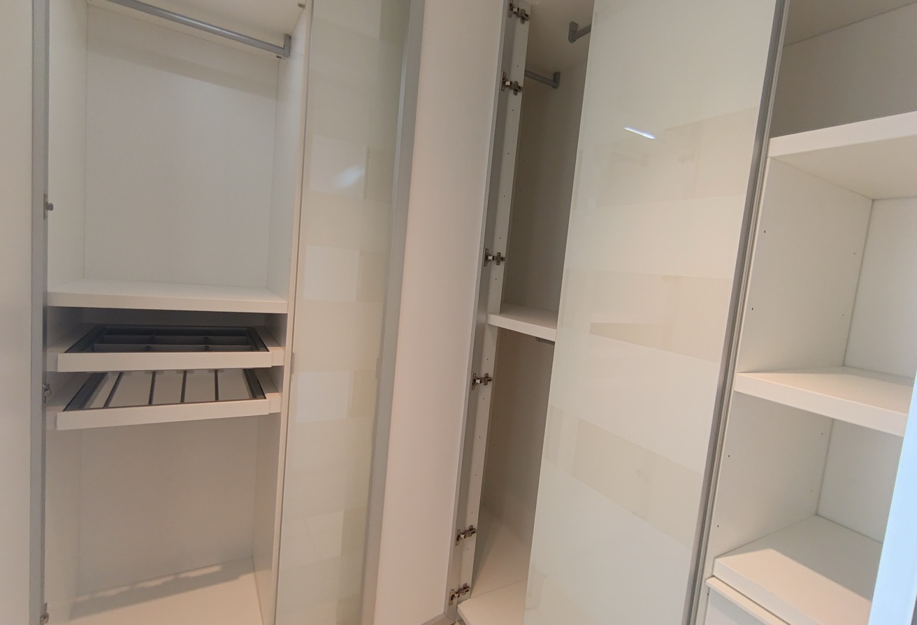 2BHK WITH BILLS LUXURIOUS SEA VIEW FURNISHED thumbnail 4