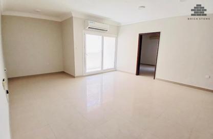 Apartment - 3 Bedrooms - 2 Bathrooms for rent in Umm Ghuwailina 4 - Umm Ghuwailina - Doha