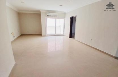 Apartment - 3 Bedrooms - 2 Bathrooms for rent in Umm Ghuwailina 4 - Umm Ghuwailina - Doha