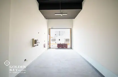 محل تجاري - استوديو - 1 حمام للايجار في شارع الوعب - الوعب - الدوحة