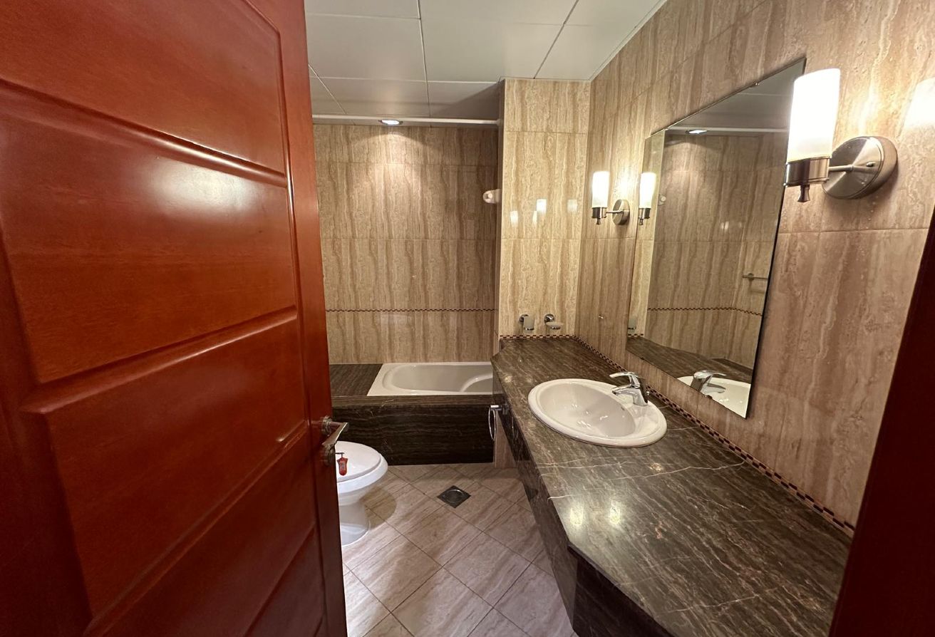 Stunning 2 Bedroom with a Balcony thumbnail 8