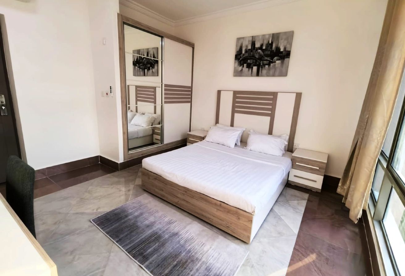 Spacious 4 BHK|Fully Furnished| With Balcony thumbnail 8