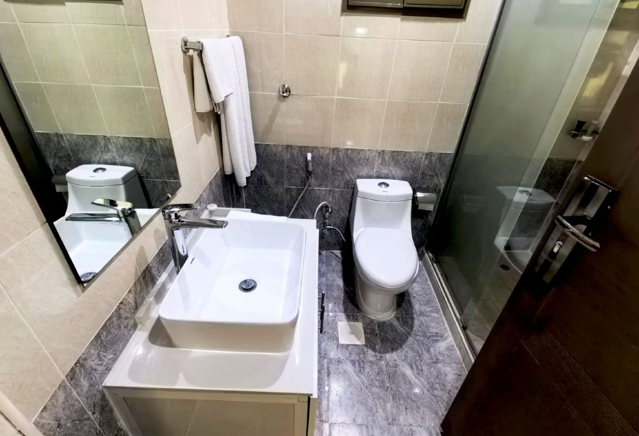 Spacious 4 BHK|Fully Furnished| With Balcony thumbnail 12