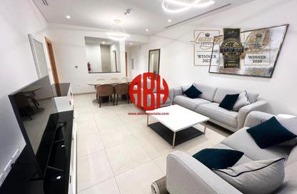 Apartment - 2 Bedrooms - 3 Bathrooms for rent in Floresta Gardens - Floresta Gardens - The Pearl Island - Doha