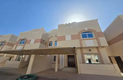 فيلا - 5 غرف نوم - 6 حمامات للايجار في فلل عين خالد - عين خالد - الدوحة