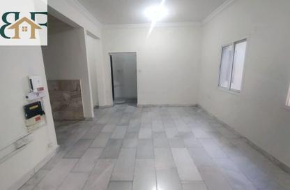 Apartment - 1 Bedroom - 1 Bathroom for rent in Umm Ghwailina Comm - Umm Ghuwalina - Umm Ghuwailina - Doha