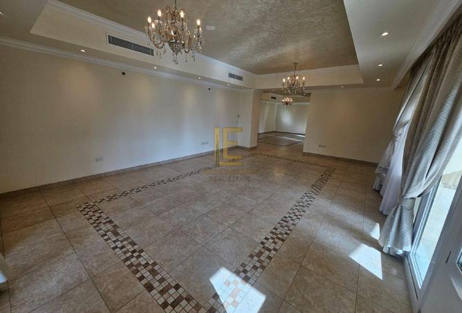 983392 - Property Image 2