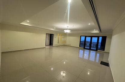 Apartment - 2 Bedrooms - 3 Bathrooms for rent in West Porto Drive - Porto Arabia - The Pearl Island - Doha