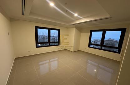 Apartment - 2 Bedrooms - 3 Bathrooms for rent in West Porto Drive - Porto Arabia - The Pearl Island - Doha