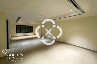 Apartment - 1 Bedroom - 2 Bathrooms for rent in East Porto Drive - Porto Arabia - The Pearl Island - Doha