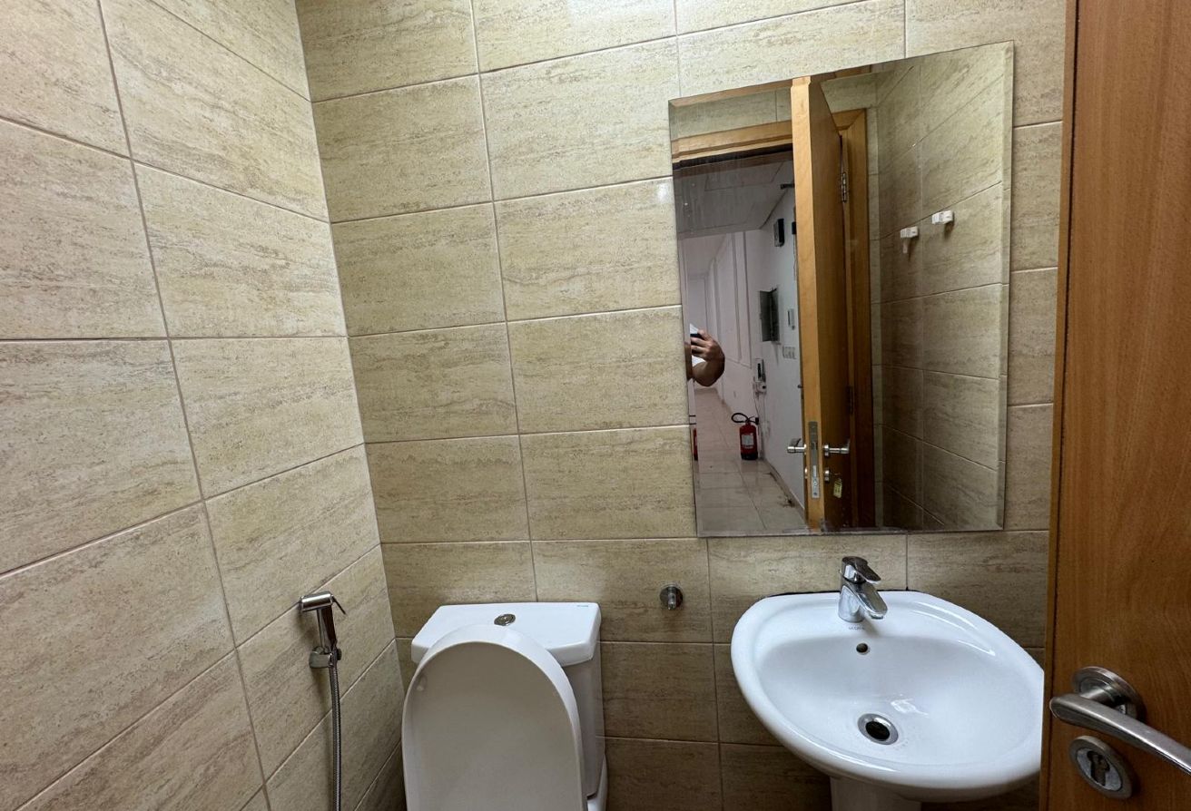 ELEGANT 3BEDROOM UNFURNISHED WITH 4 BALCONY thumbnail 5