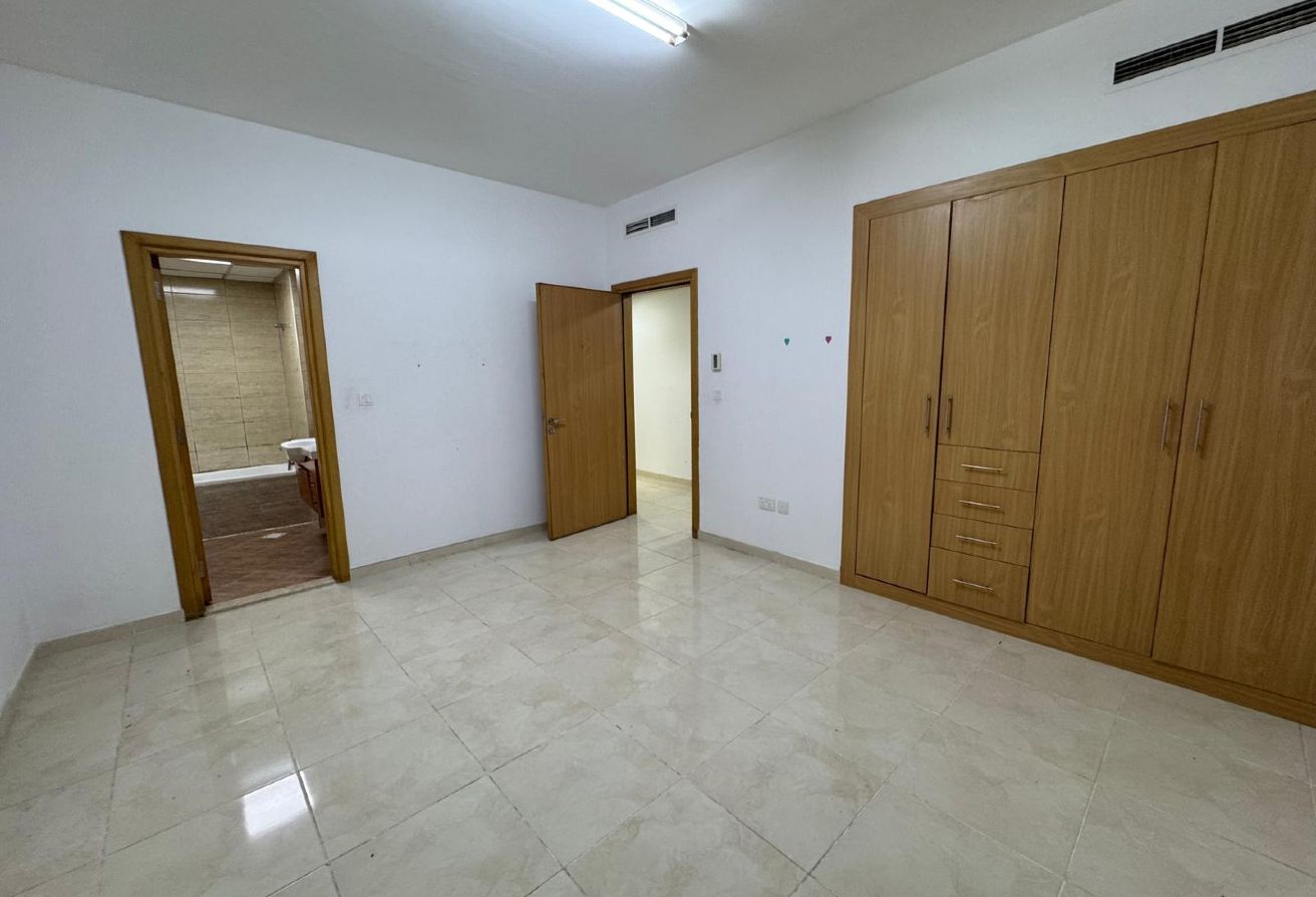 ELEGANT 3BEDROOM UNFURNISHED WITH 4 BALCONY thumbnail 12