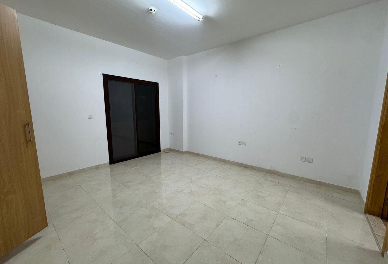 ELEGANT 3BEDROOM UNFURNISHED WITH 4 BALCONY thumbnail 9