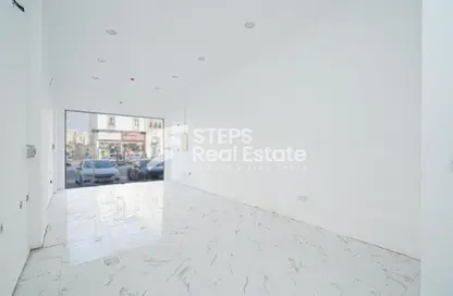 Shop - Studio - 1 Bathroom for rent in Al Hanaa Street - Al Gharrafa - Doha
