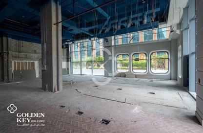 Show Room - Studio for rent in Burj Al Marina - Marina District - Lusail