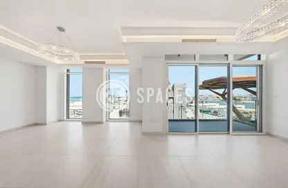 Apartment - 3 Bedrooms - 5 Bathrooms for rent in Crystal Residence - Gewan Island - The Pearl Island - Doha