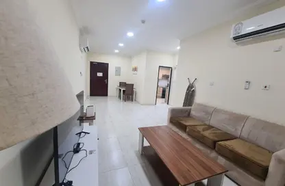 شقة - غرفة نوم - 1 حمام للايجار في ام غوالينا تجارية - ام غويلينا - أم غويلينا - الدوحة