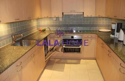 Apartment - 2 Bedrooms - 3 Bathrooms for rent in Piazza Arabia - Porto Arabia - The Pearl Island - Doha