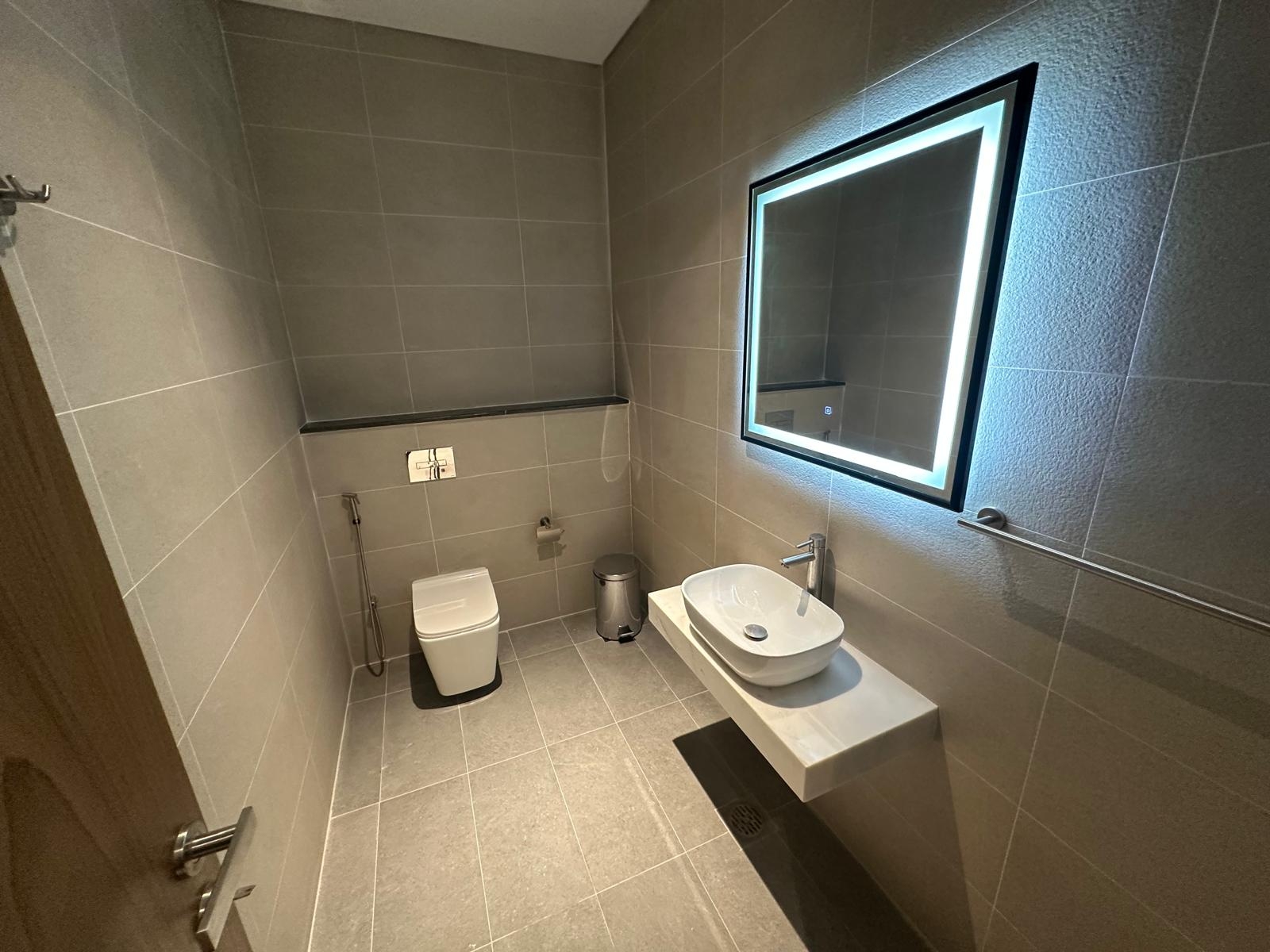 Brand new apt  |1 Fully FURNISHED | WIFI Included thumbnail 6
