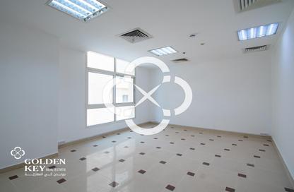 Office Space - Studio - 2 Bathrooms for rent in Umm Ghwailina Comm - Umm Ghuwalina - Umm Ghuwailina - Doha