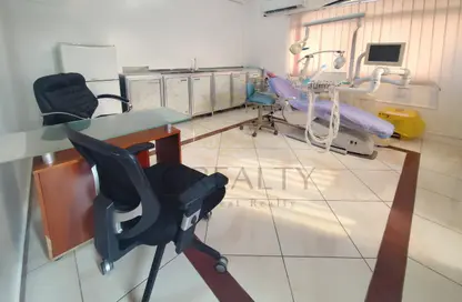 وحدات مُجمعة للبيع - استوديو - 4 حمامات للبيع في مرموره فيلاز - المعمورة - الدوحة