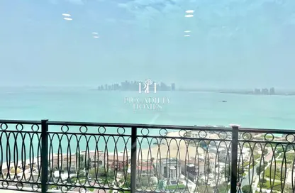 Penthouse - 3 Bedrooms - 5 Bathrooms for rent in Floresta Gardens - Floresta Gardens - The Pearl Island - Doha