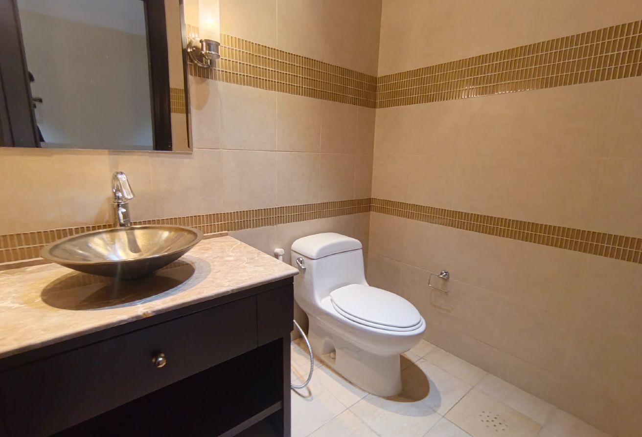 LAVISH FF 2 BEDROOMS APARTMENT IN PEARL @ 10500 thumbnail 9