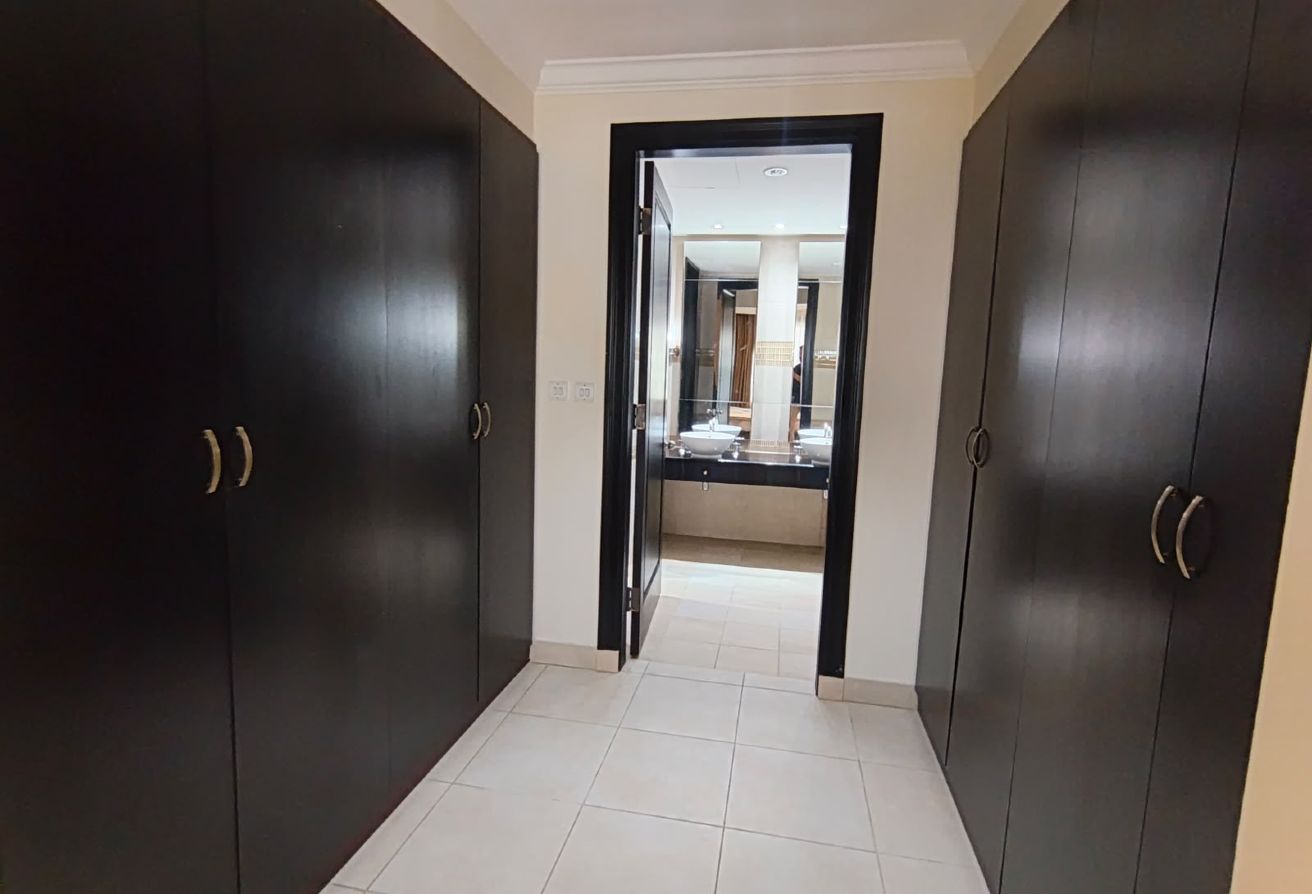 LAVISH FF 2 BEDROOMS APARTMENT IN PEARL @ 10500 thumbnail 7