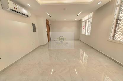 Apartment - 2 Bedrooms - 2 Bathrooms for rent in Al Mansoura - Al Mansoura - Doha