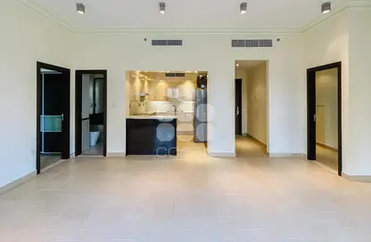 Apartment - 1 Bedroom - 2 Bathrooms for rent in Chateau - Qanat Quartier - The Pearl Island - Doha Apartment - 1 Bedroom - 2 Bathrooms for rent in Chateau - Qanat Quartier - The Pearl Island - Doha