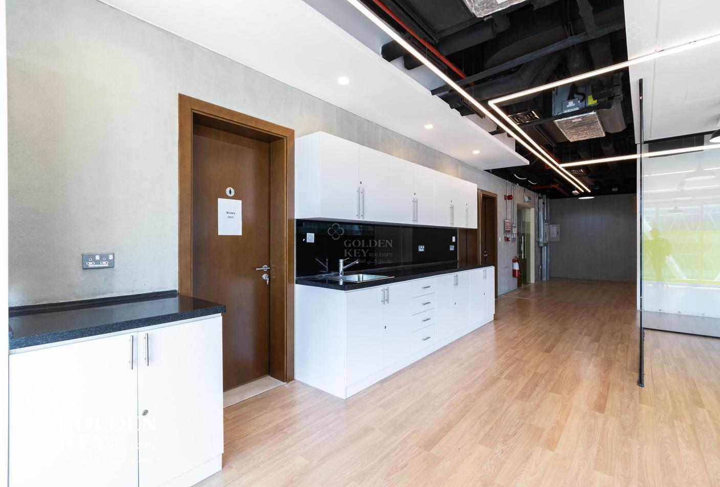 Business Tower | Expansive Floor Plan