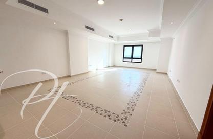 Apartment - 1 Bedroom - 2 Bathrooms for rent in Tower 29 - Porto Arabia - The Pearl Island - Doha