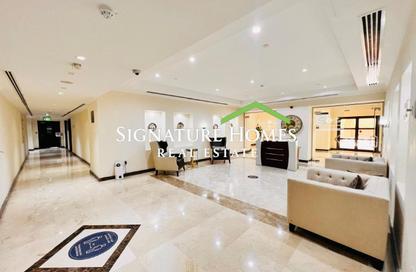 Apartment - 1 Bedroom - 2 Bathrooms for rent in Tower 18 - Porto Arabia - The Pearl Island - Doha