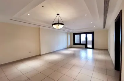 Apartment - 1 Bedroom - 2 Bathrooms for rent in West Porto Drive - Porto Arabia - The Pearl Island - Doha