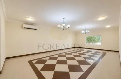مجمع سكني - 5 غرف نوم - 5 حمامات للايجار في جناين الوعب - الوعب - الدوحة