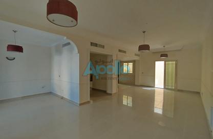 Villa - 3 Bedrooms - 4 Bathrooms for rent in Umm Al Seneem Street - Ain Khaled - Doha