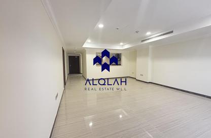 Apartment - 1 Bedroom - 2 Bathrooms for rent in West Porto Drive - Porto Arabia - The Pearl Island - Doha