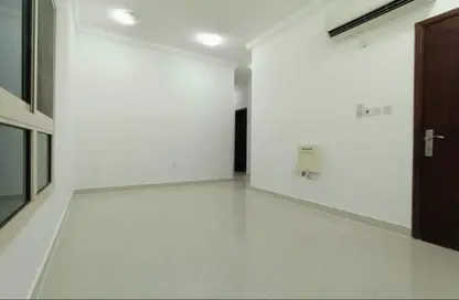Apartment - 2 Bedrooms - 2 Bathrooms for rent in Bin Omran 35 - Fereej Bin Omran - Doha